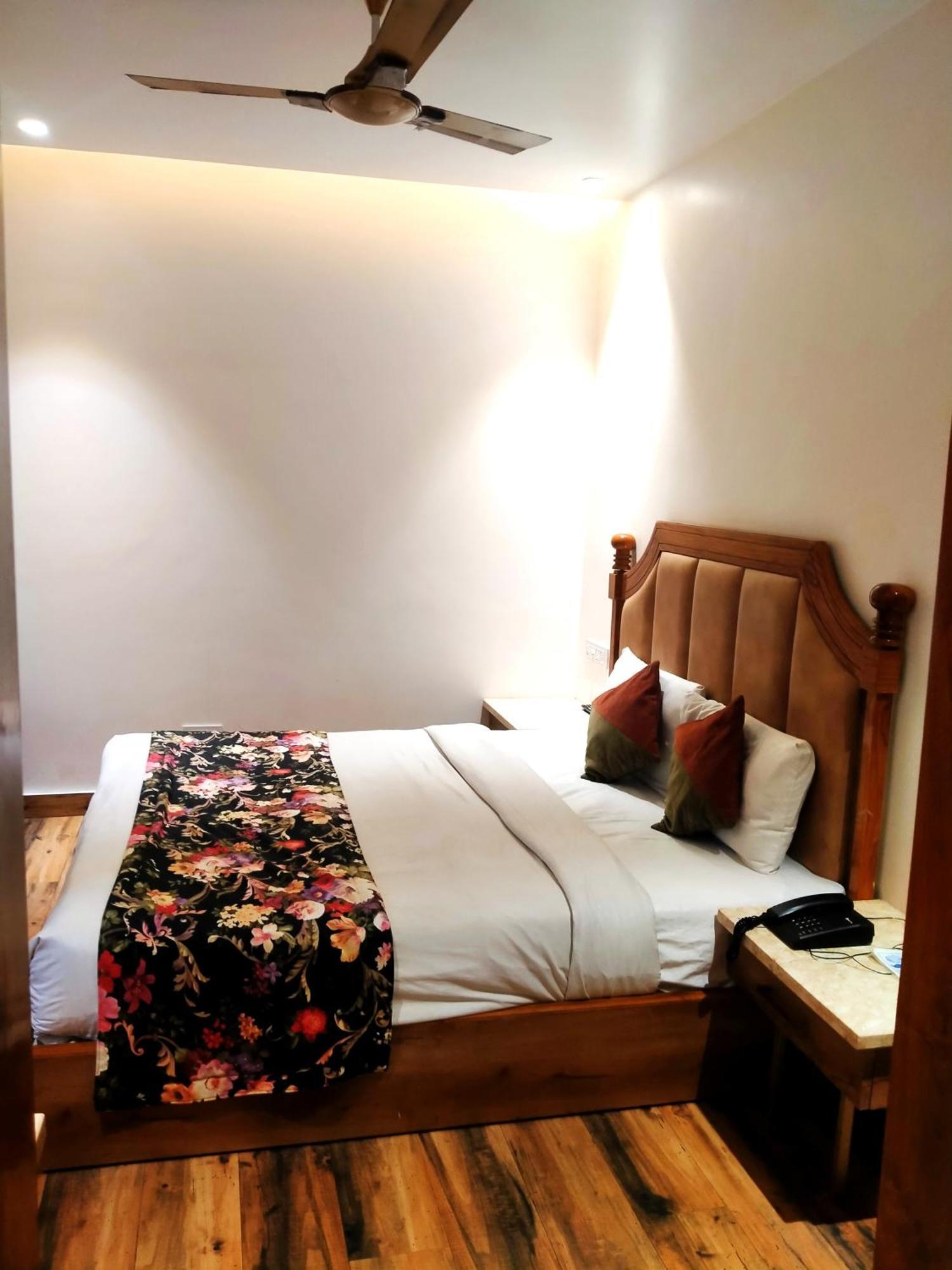 Hotel Rv Golden Amritsar Ngoại thất bức ảnh